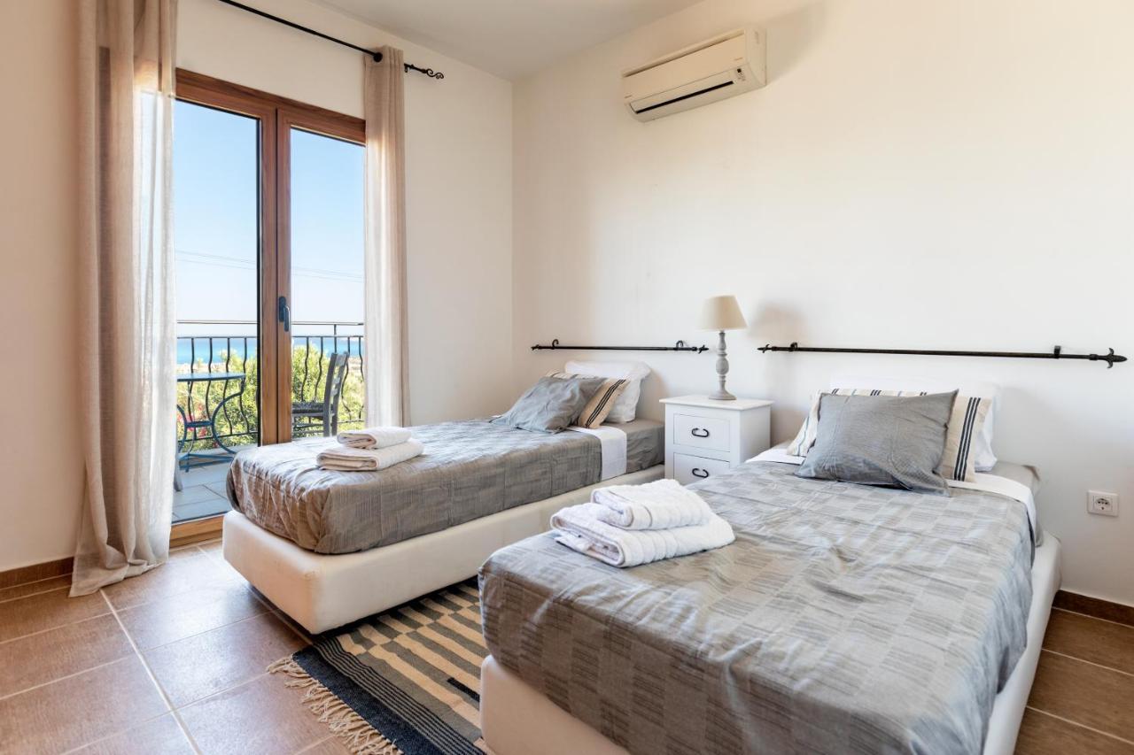 Villa Amberblue Калатос Екстериор снимка